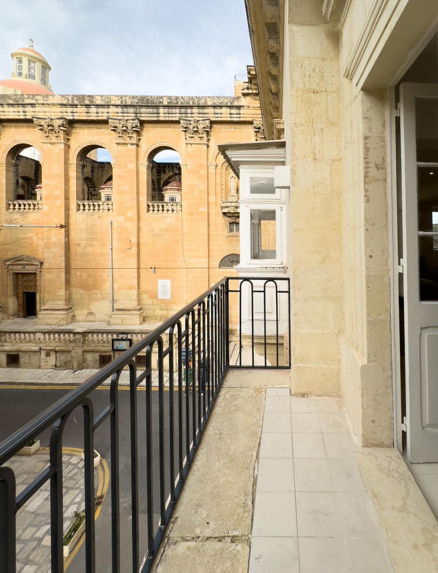 Florette Suite Designer Finish With Stunning Lounge Terrace By Arcobnb Floriana Esterno foto